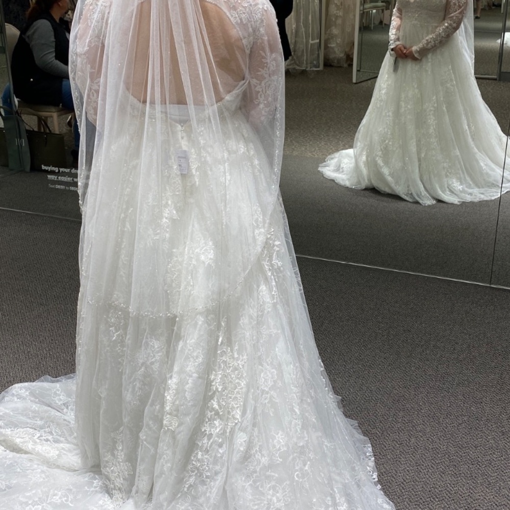 *NEW* wedding dress - Picture 2 of 7